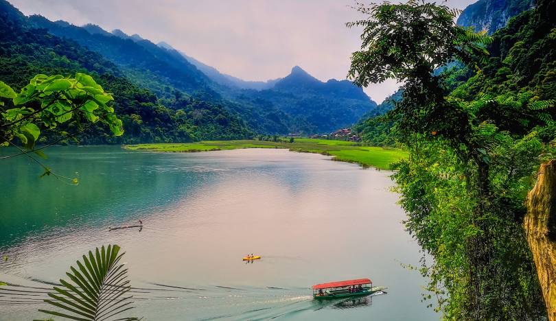 Bicycle Tour North Vietnam Thac Ba Lake, Ba Be National Park 4 Days